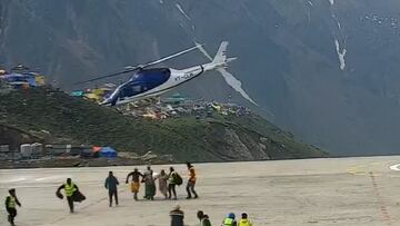Helicóptero fuera de control cerca del templo de Kedarnath, en el Himalaya, el 24 de mayo del 2024.