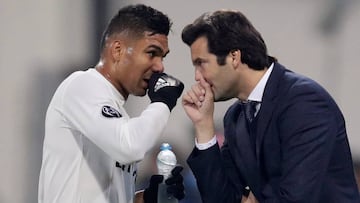 Santiago Solari gives instructions to Casemiro in Plzen.  