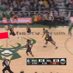 La última de Antetokounmpo: miren lo que le sacan y aún así acaba como todos esperan
