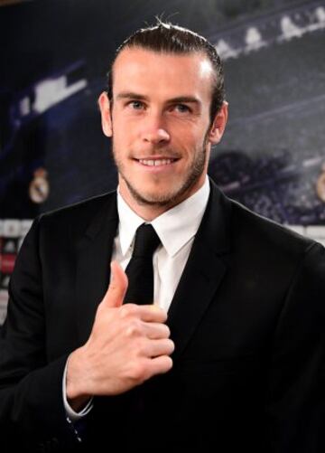 Real Madrid's Welsh forward Gareth Bale gestures before a press conference in the media room at the Santiago Bernabeu stadium in Madrid on October 31, 2016.