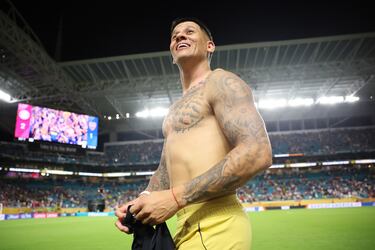 Marcos Rojo de CA Boca Juniors saluda a la afición tras el partido del grupo C de la Copa Mundial de Clubes de la FIFA 2025 entre el FC Bayern München y CA Boca Juniors en el Hard Rock Stadium.