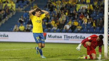 Marc Cardona lamenta una ocasión fallada.