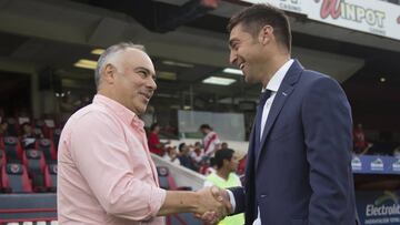 Cara a cara, Diego Alonso lleva la delantera a Guillermo Vázquez