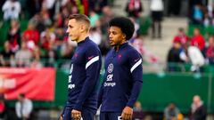 Koundé, junto a Digne en la selección francesa.