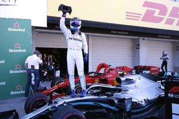 El piloto finlandés de Mercedes celebra su victoria en el GP de Japón.