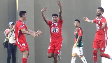 Futbol, Union La Calera vs Palestino.
 Primera fecha, campeonato 2019.
 El jugador de Union La Calera, Walter Bou, celebra con sus compaeros su gol contra Palestino durante el partido de primera division en el estadio Nicolas Chahuan de La Calera, Chile.
 15/02/2019
 Sebastian Cisternas/Photosport
 
 Football, Union La Calera vs Palestino.
 First date, National Championship 2019.
 Union La Calera player, Walter Bou, celebrate with teammates scoring against Palestino during the first division football match at the Nicolas Chahuan stadium in La Calera, Chile.
 15/02/2019
 Sebastian Cisternas/Photosport