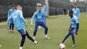 Messi misses Barcelona training