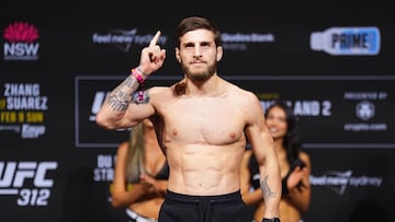 Aleksandre Topuria en el pesaje del UFC 312.