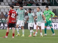 Théo acompaña a Adilson tras la lesión del viernes