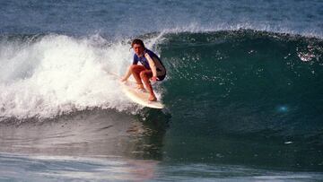 Laura Revuelta, pionera del surf en Cantabria y España.