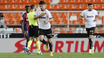 Carlos Soler, tras marcarle al Bar&ccedil;a.