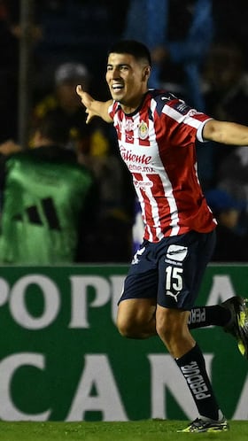 Guadalajara's midfielder #15 Erick Gutierrez celebrates his team's second goal during the Liga MX Apertura tournament football match between America and Guadalajara at the Ciudad de los Deportes Stadium in Mexico City on September 13, 2025. (Photo by YURI CORTEZ / AFP)