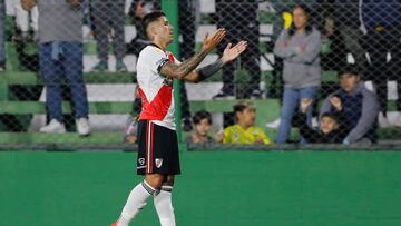 FLORENCIO VARELA, ARGENTINA - APRIL 02: Enzo Fernandez of River Plate gestures celebrates after scoring his team's first goal during a match between Defensa y Justicia and River Plate as part of Copa de la Liga 2022 at Estadio Norberto Tomaghello on April 2, 2022 in Florencio Varela, Argentina. (Photo by Daniel Jayo/Getty Images)