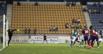 1-0. Giménez anotó el primer tanto.