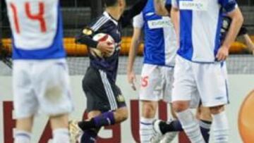 <b>TRISTEZA. </b>Susaeta y varios de los jugadores del Athletic se lamentan tras uno de los goles del Anderlecht en la goleada de ayer.