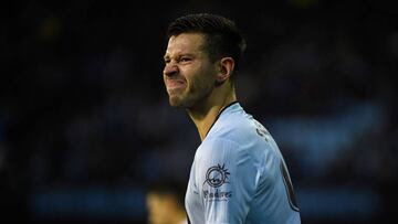 Fedor Smolov se muestra contrariado durante el partido entre el Celta y el Sevilla en Balaídos.