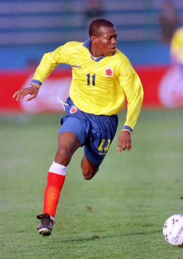 El Tino’, oriundo del Valle del Cauca, empezó su carrera en el Cúcuta en 1988. Después de un paso por el Atlético Nacional, emigró al Parma (Italia), al Newcastle (Inglaterra), al Palmerias y Fluminense (Brasil), a la Universidad de Chile, y a Estudiantes (Argentina). Seis países desde 1988 a 2004, año en el que colgó los botines.