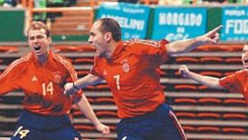 <b>DECISIVO. </b>Marcelo (14), Javi Rodríguez (7) y Orol (5) cantan un gol.