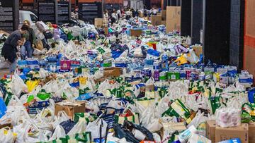 Caufriez, Thierry y Jesús Vázquez participan en la recogida de alimentos