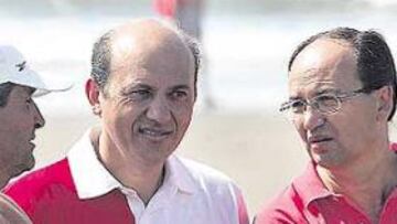 <b>ILUSIONADO. </b>El presidente sevillista, José María Del Nido, anunció ayer el acuerdo con un delantero del Calcio.