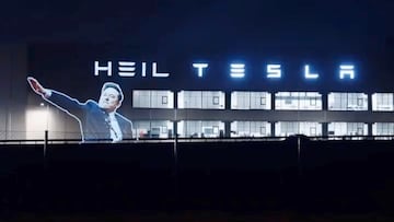 Activistas se burlan del ‘saludo nazi’ de Elon Musk con proyección en fábrica de Tesla