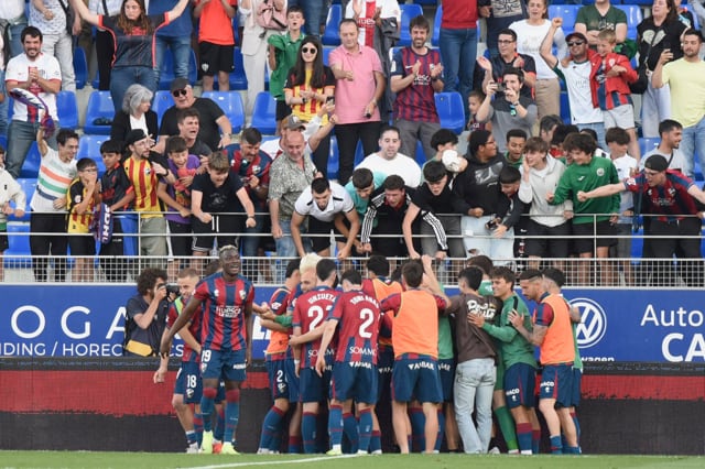 El Huesca celebra una victoria.