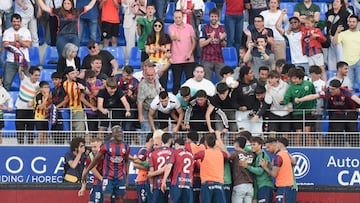 El Huesca celebra una victoria.