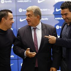Deco insiste en abrir la puerta del Barça a Xavi