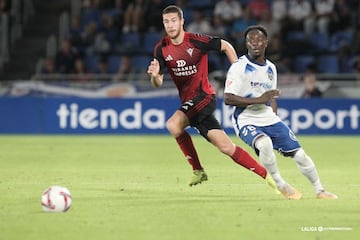 Con jugadores que lean tan bien las jugadas a balón parado, el Tenerife no debería tener problemas para conseguir la salvación o cotas mayores. En el segundo palo vio claro el pase, de cabeza, a Rubén Alves para hacer el gol de la victoria.