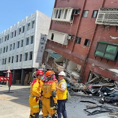 Al menos nueve muertos y más de 800 heridos por un potente seísmo de 7,7 en Taiwán