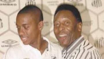 <b>CONFÍA EN ÉL. </b>Pelé avala la llegada de Robinho al Real Madrid.