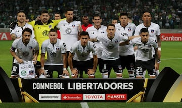 Soccer Football - Copa Libertadores - Palmeiras v Colo Colo - Allianz Parque, Sao Paulo, Brazil - October 3, 2018   Colo Colo team group before the match                REUTERS/Paulo Whitaker