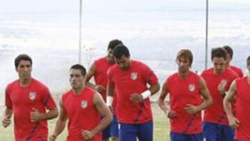 <b>TRABAJANDO. </b>La plantilla rojiblanca entrenándose en el césped de Los Ángeles de San Rafael.