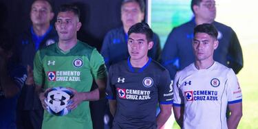 Cruz Azul presentó sus nuevos uniformes para el Apertura 2017