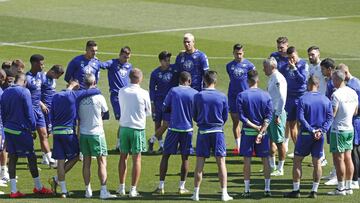 Setién convoca a toda la plantilla para el derbi ante el Sevilla
