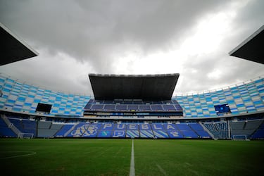 Estadio Cuauhtémoc podría llevar el nombre de Manuel Lapuente en homenaje al entrenador