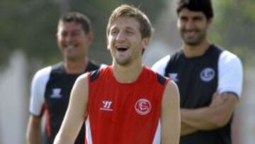 A Schuster le gustga Marin. Dice que le vio en Alemania y que le recuerda a Reus, del Dortmund. El alemán ha estudiado esta semana al Sevilla.