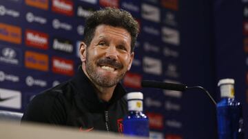 Simeone durante una rueda de prensa del Atlético.