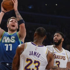 Doncic hace hincar la rodilla a LeBron y frena en seco a los Lakers
