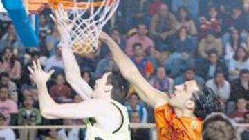 <b>DISCRETO. </b>Fucka no brilló en el juego interior del Barcelona, sí lo hicieron Kakiuzis y Marconato.