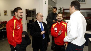 22/01/18 VISITA DIARIO AS PRESENTACION PREMIER SERIE A KARATE
ALFREDO RELAÑO DIRECTOR DIARIO AS DAMIAN QUINTERO MATIAS GOMEZ TOMAS RONCERO