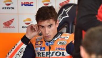 Repsol Honda Team rider Marc Marquez of Spain takes a rest after a free practice session at the MotoGP Japanese Grand Prix in Motegi, Tochigi prefecture on October 9, 2015.  AFP PHOTO / KAZUHIRO NOGI