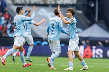 El joven central celeste fue de menos a ms y acab culminando un partido muy bueno en defensa. Adems, consigui un gol que encarrilaba la remontada ante el Betis. 
