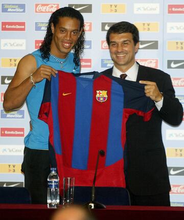 El 21 de julio de 2003 fue presentado como nuevo jugador del FC Barcelona. 