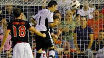 <b>CUARTO DE CABEZA. </b>Aritz Aduriz marcó así el 1-0 en lo que es su cuarto gol con la testa desde que es jugador del Valencia.