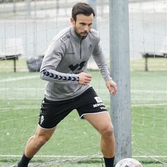 Molinero vuelve a vestir de grana