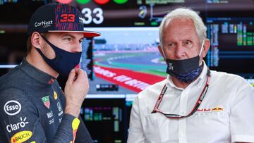Helmut Marko, con Max Verstappen en instantes previos al GP de Gran Breta&ntilde;a.