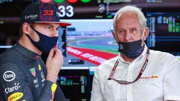 Helmut Marko, con Max Verstappen en instantes previos al GP de Gran Breta&ntilde;a.