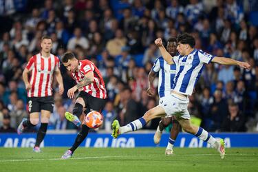 Cuajó una actuación superlativa. Fue el mejor del derbi vasco. Ganó todos los duelos de un partido que tuvo muchos. Firmó una espectacular acción defensiva siendo el último hombre y en desventaja que evitó el gol del Athletic. Sabe sacar balones por abajo y hasta pudo marcar de cabeza en la segunda parte.