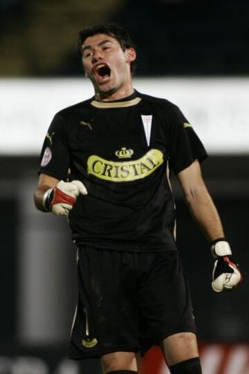 Paulo Garcés: El 'Halcón' defendió en tres períodos la camiseta de Universidad Católica, siendo la tercera etapa la del destape como arquero, entre los años 2009 a 2011 (previamente estuvo entre 2001 y 2004, y 2005 al 2007). Con los 'Cruzados', ganó el Torneo de Clausura 2005 y el Torneo Nacional del 2010.